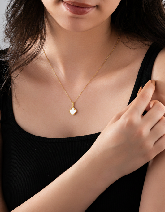 925 Ayar Beyaz Sedef Taşlı Gold Yonca Gümüş Kolye