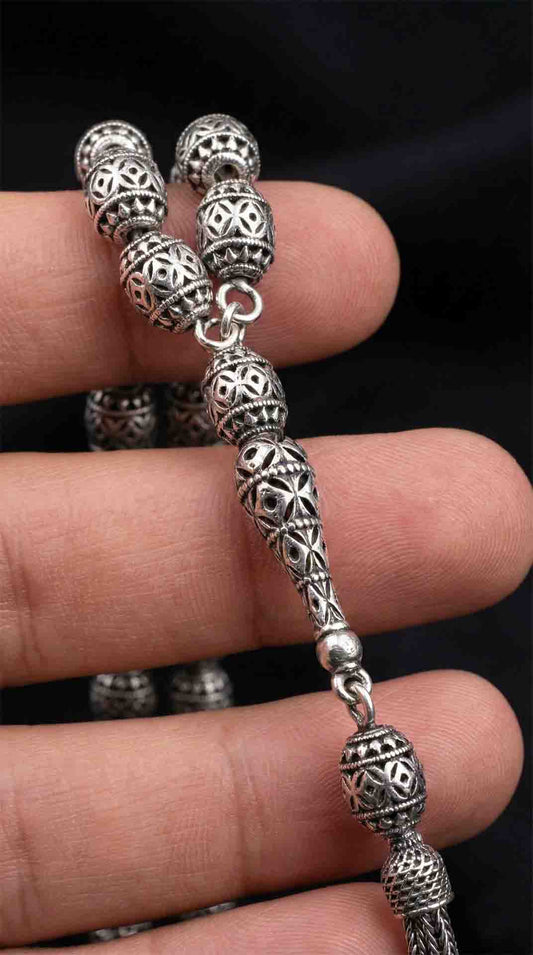 925 Ayar Oval Kesim 3 Kamçılı Püskül Orta Boy Karo Desen Otantik Gümüş Tesbih