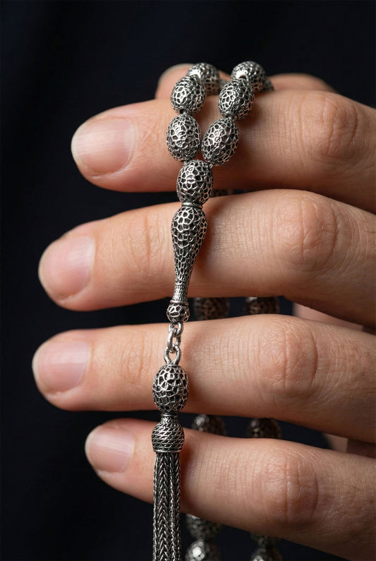 925 Ayar Oval Kesim 3 Kamçılı Püskül Orta Boy Petek İşlemeli Otantik Gümüş Tesbih