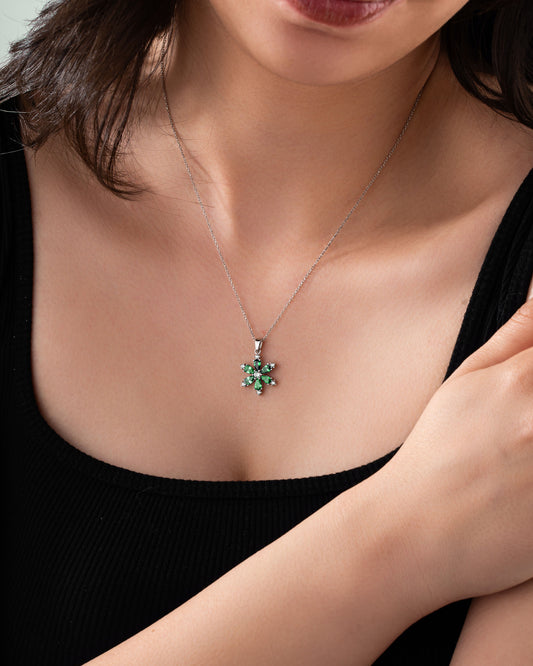 925 Ayar Zümrüt Taşlı Rodyum Lotus Çiçeği Gümüş Kolye