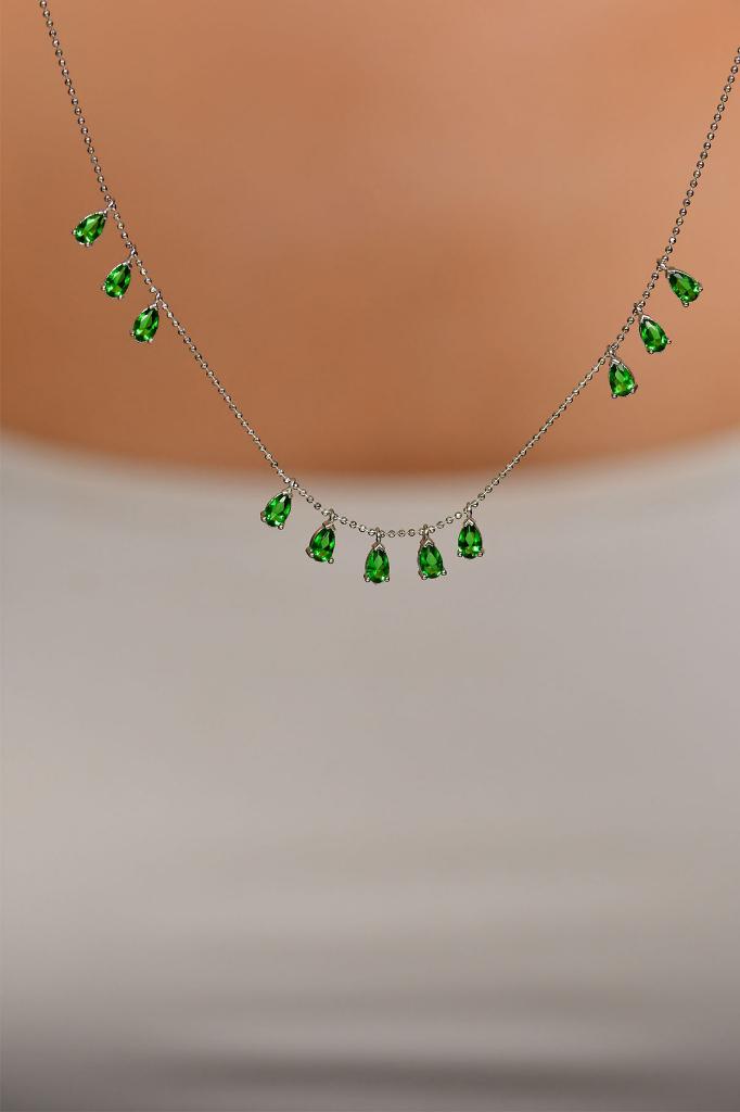 Zümrüt Taşlı Rodyum Üç Sıra Shakira Damla Gümüş Kolye