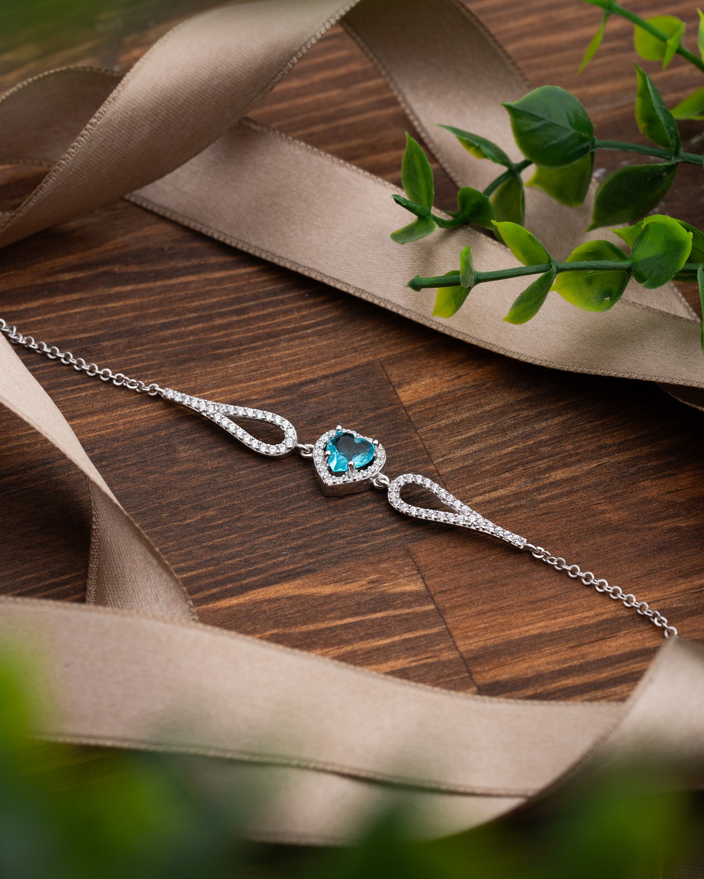 925 Ayar Akuamarin Taşlı Rodyum Pırlanta Görünümlü Kalp Gümüş Bileklik