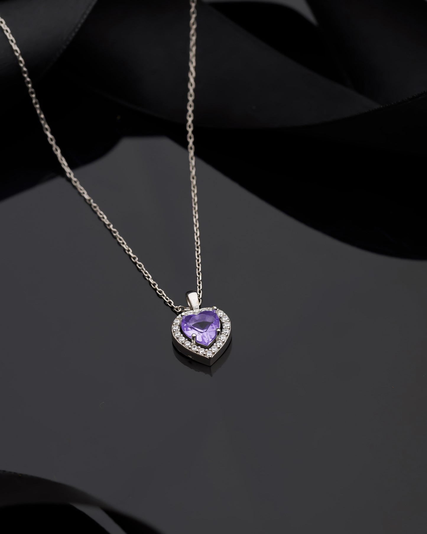 925 Ayar Ametist Taşlı Rodyum Pırlanta Görünümlü Kalp Gümüş Kolye