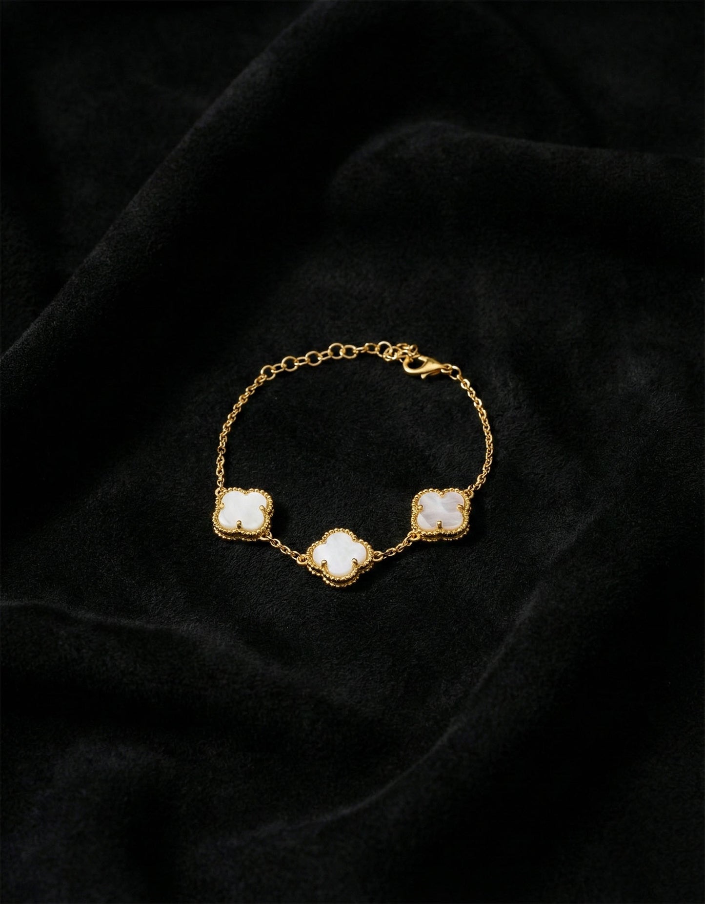 925 Ayar Beyaz Sedef Taşlı Gold Van Cleef Üçlü Yonca Gümüş Bileklik