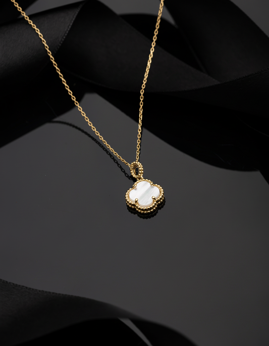 925 Ayar Beyaz Sedef Taşlı Gold Yonca Gümüş Kolye