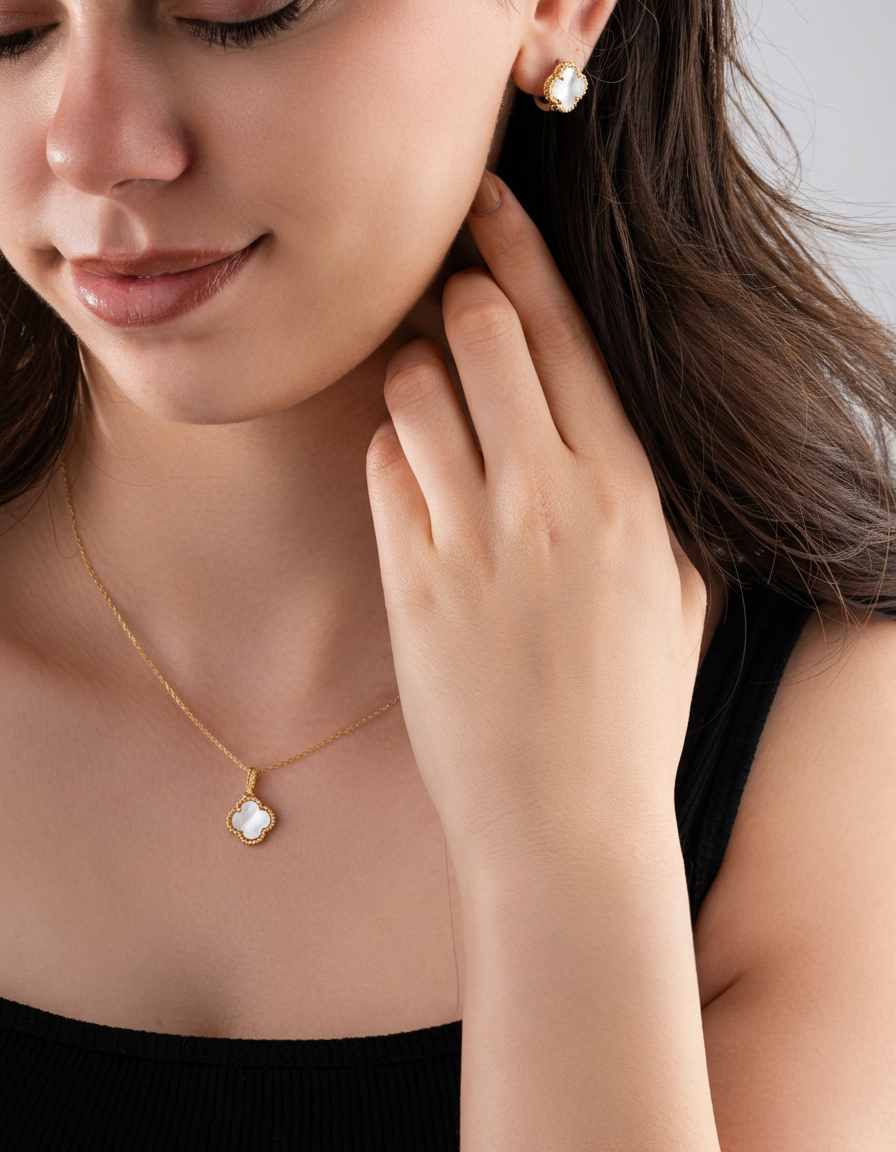 925 Ayar Beyaz Sedef Taşlı Gold Yonca Kolye Küpe 2'li Gümüş Set-Takım