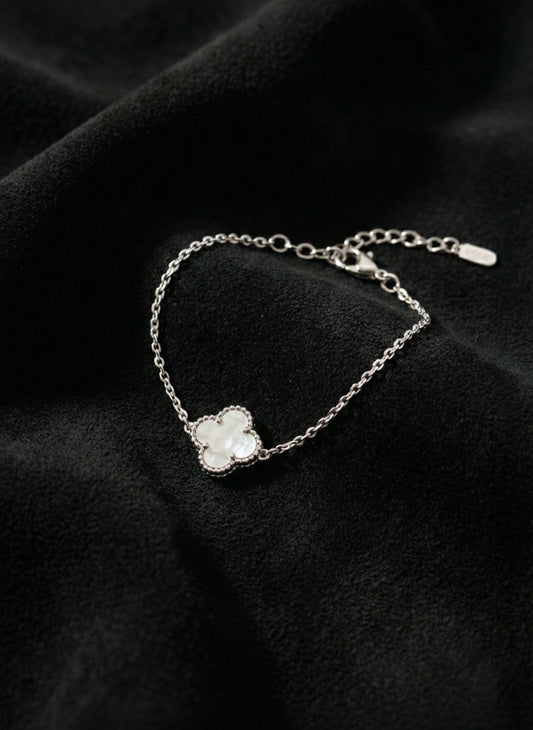 925 Ayar Beyaz Sedef Taşlı Rodyum Tekli Yonca Gümüş Bileklik