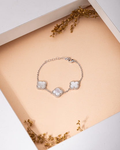 925 Ayar Beyaz Sedef Taşlı Rodyum Van Cleef Üçlü Yonca Gümüş Bileklik