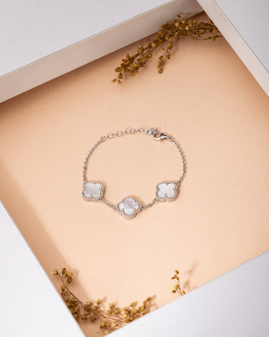 925 Ayar Beyaz Sedef Taşlı Rodyum Van Cleef Üçlü Yonca Gümüş Bileklik