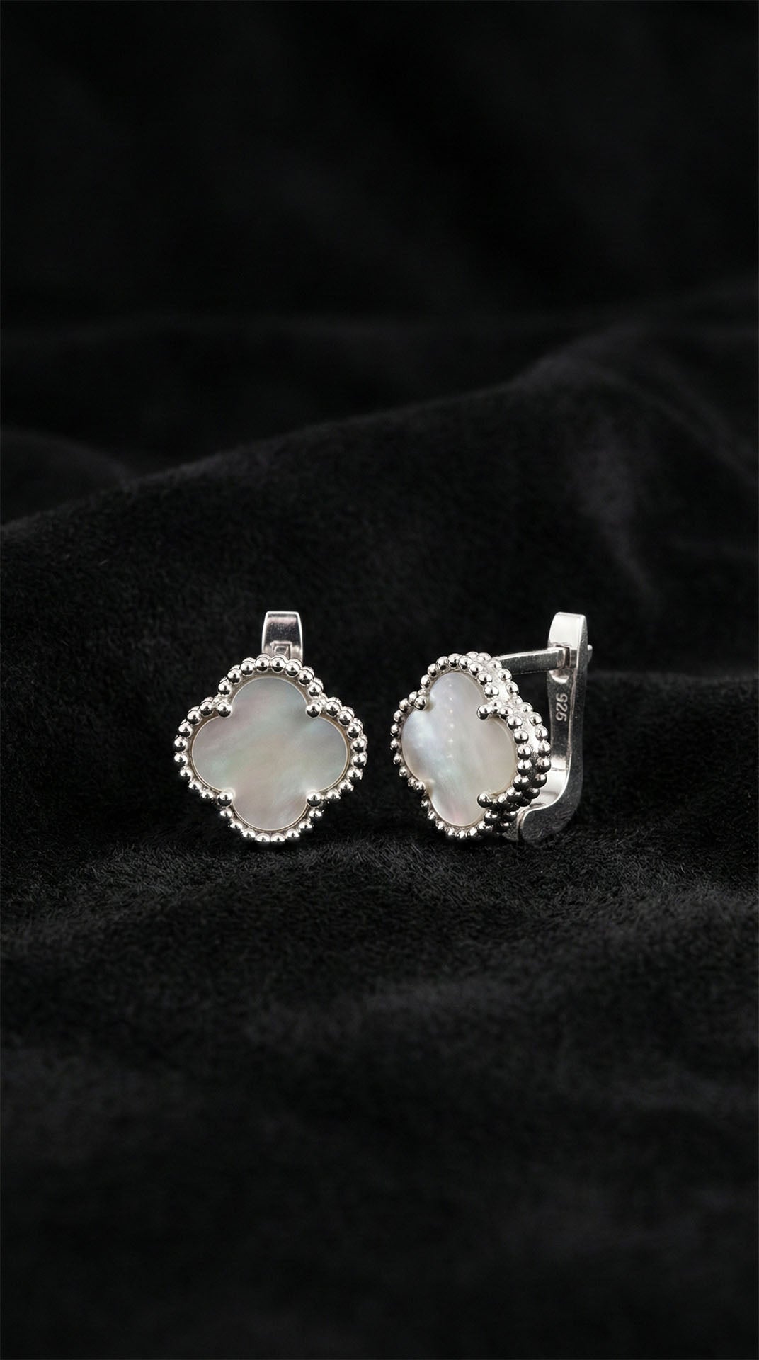 925 Ayar Beyaz Sedef Taşlı Rodyum Van Cleef Yonca Gümüş Küpe