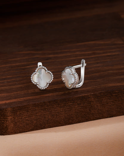 925 Ayar Beyaz Sedef Taşlı Rodyum Yonca Gümüş Küpe