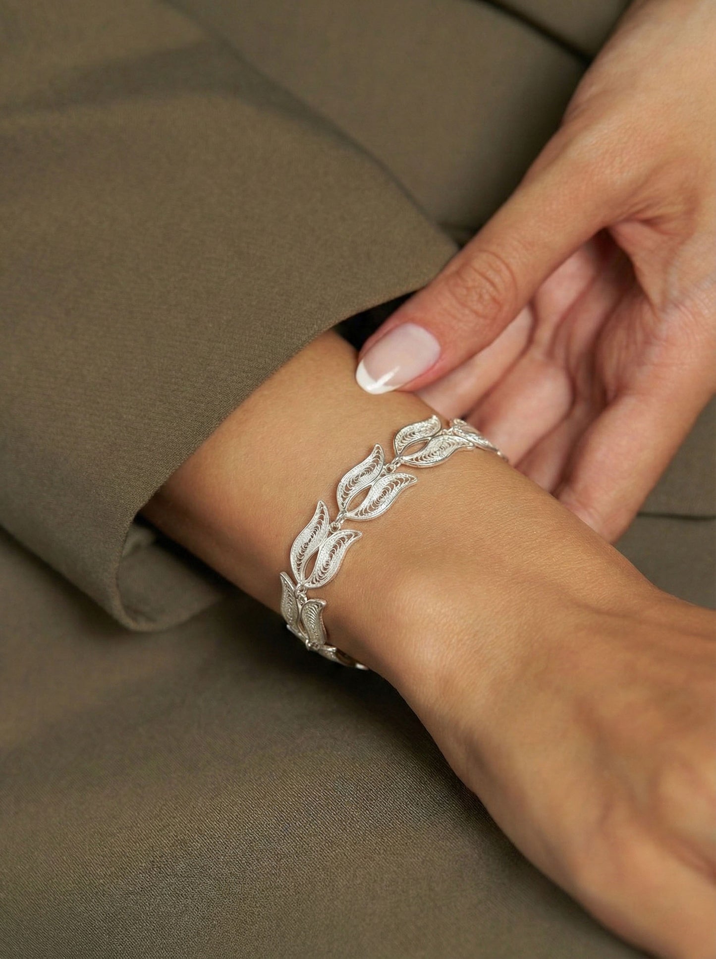 925 Ayar Geleneksel Telkari Elişi Sanatı Lale Motifli Gümüş Bileklik (Ayarlanabilir)