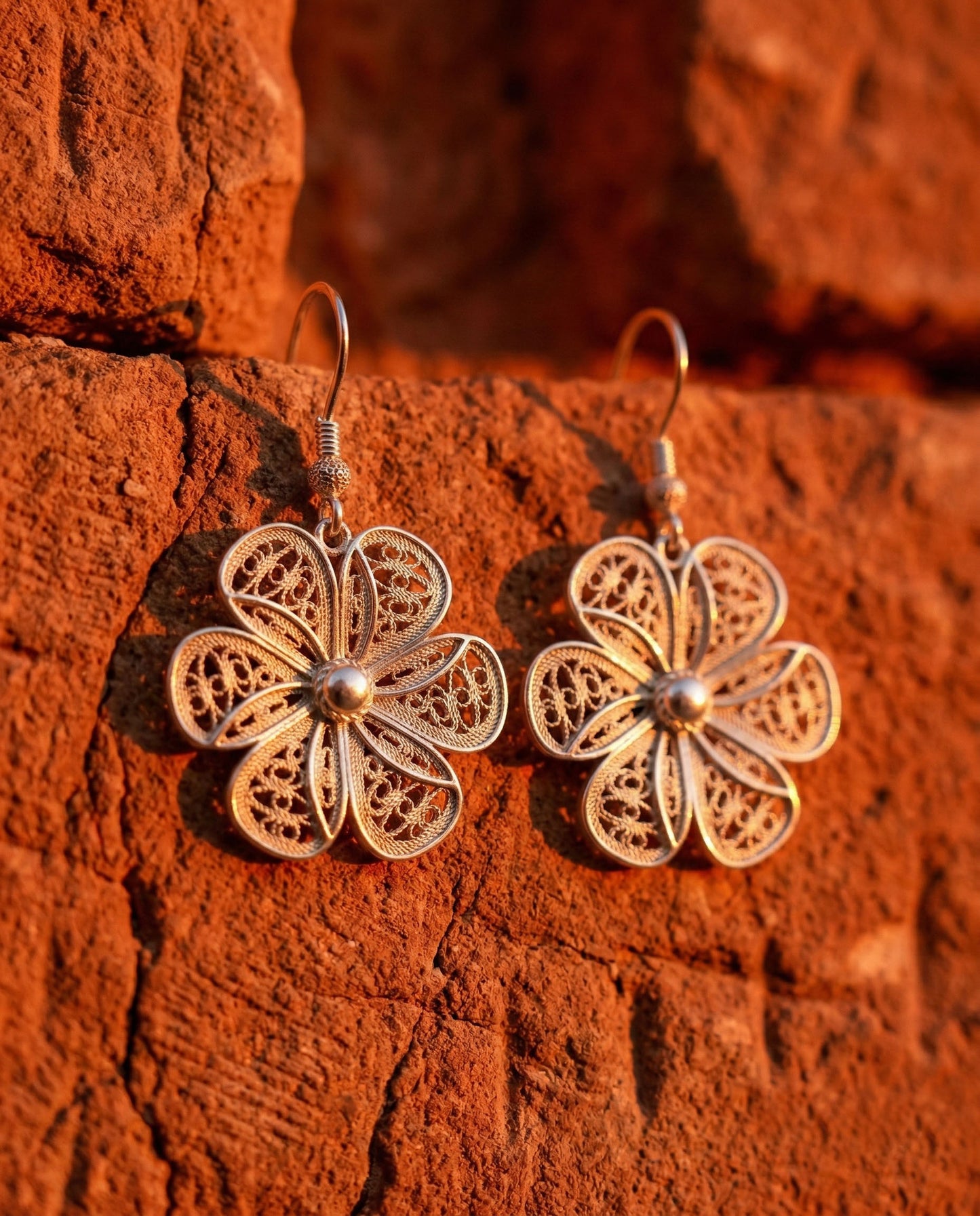 925 Ayar Gümüş Geleneksel Telkari Elişi Papatya Kancalı Sallantılı Küpe