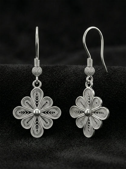 925 Ayar Gümüş Geleneksel Telkari Yonca Küpe - El İşçiliği Çiçek Motifli Karo Kancalı