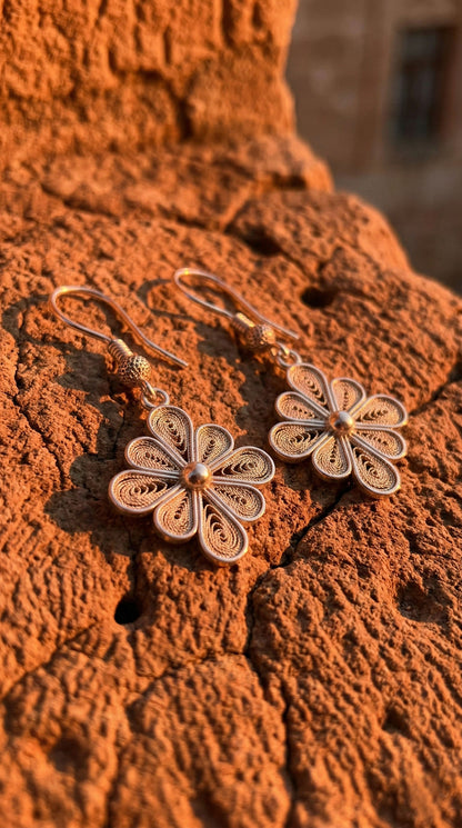 925 Ayar Gümüş Geleneksel Telkari Yonca Küpe - El İşçiliği Çiçek Motifli Karo Kancalı