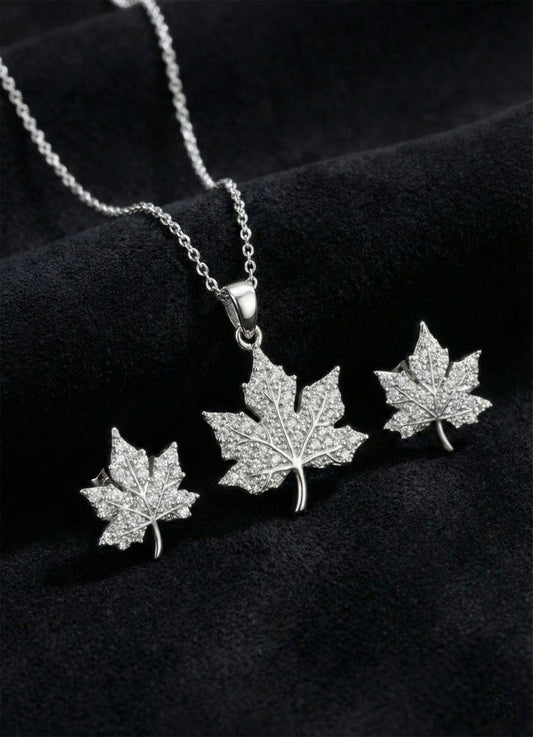 925 Ayar Gümüş Rodyum Kaplama Zirkon Taş İşlemeli Çınar Yaprağı Kolye-Küpe 2'li Set