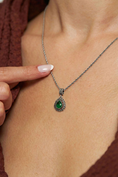 925 Ayar Gümüş Zümrüt Taşlı Elişi Geleneksel Damla Telkari Kolye-Küpe 2'li Set