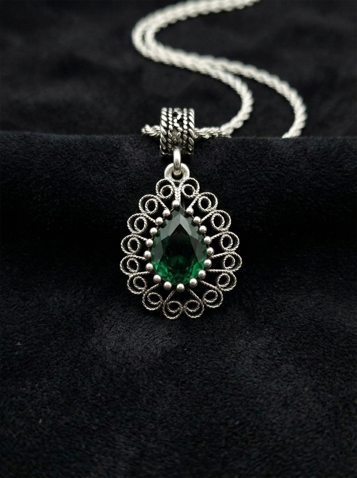 925 Ayar Gümüş Zümrüt Taşlı Elişi Geleneksel Damla Telkari Kolye-Küpe 2'li Set