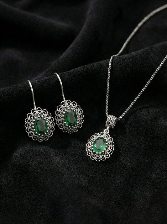 925 Ayar Gümüş Zümrüt Taşlı Elişi Geleneksel Oval Telkari Kolye-Küpe 2'li Set