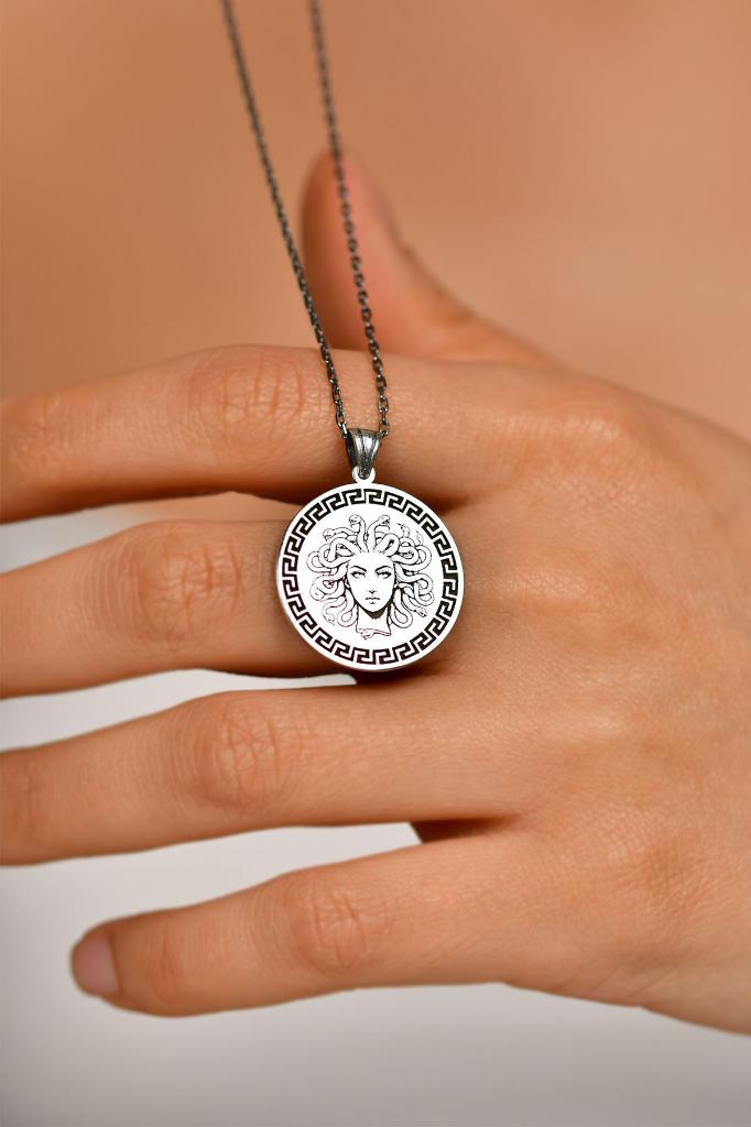 925 Ayar Medusa Silüeti Mitoloji Madalyon Unisex Gümüş Kolye 45-55cm