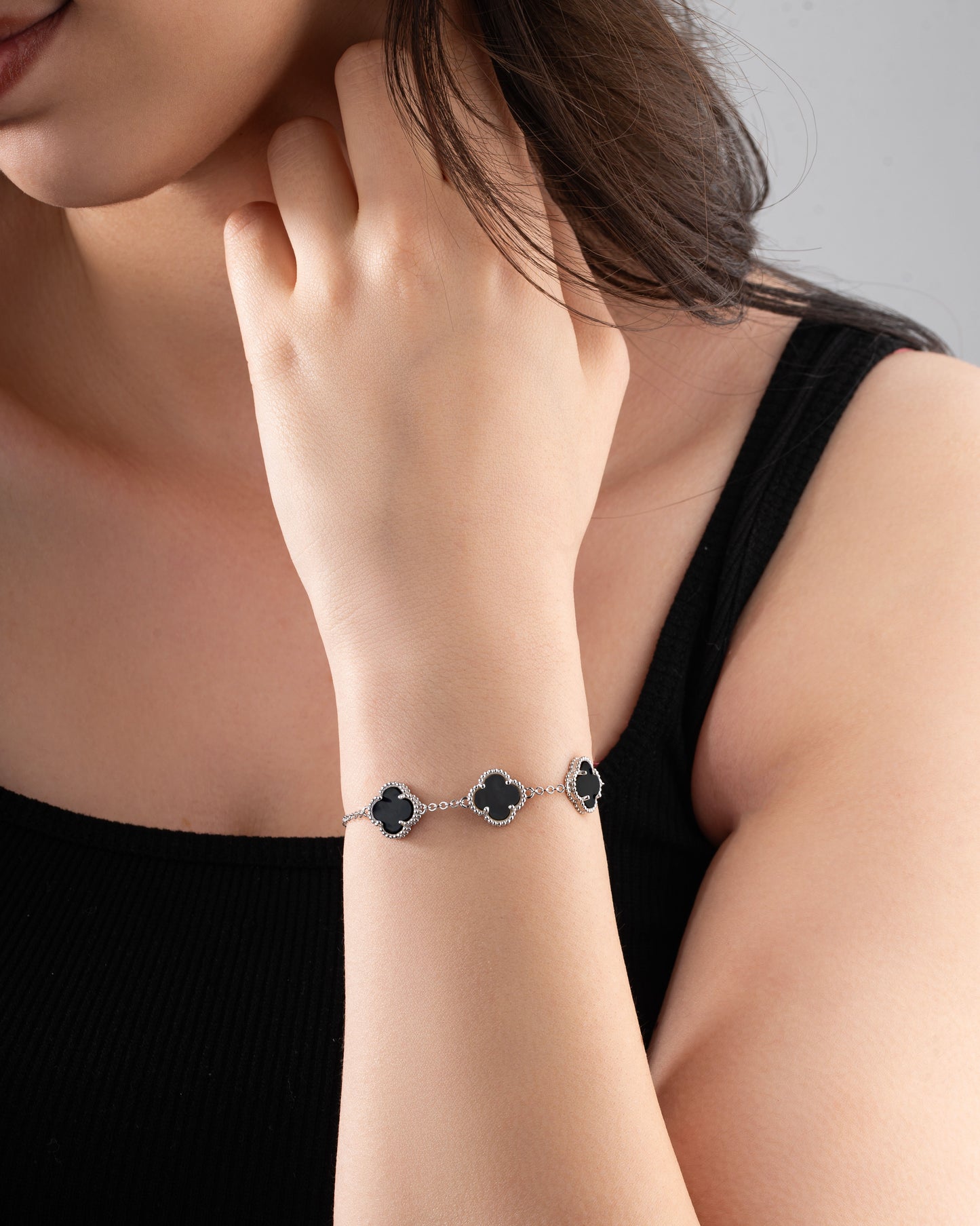 925 Ayar Oniks Taşlı Rodyum Van Cleef Üçlü Yonca Gümüş Bileklik