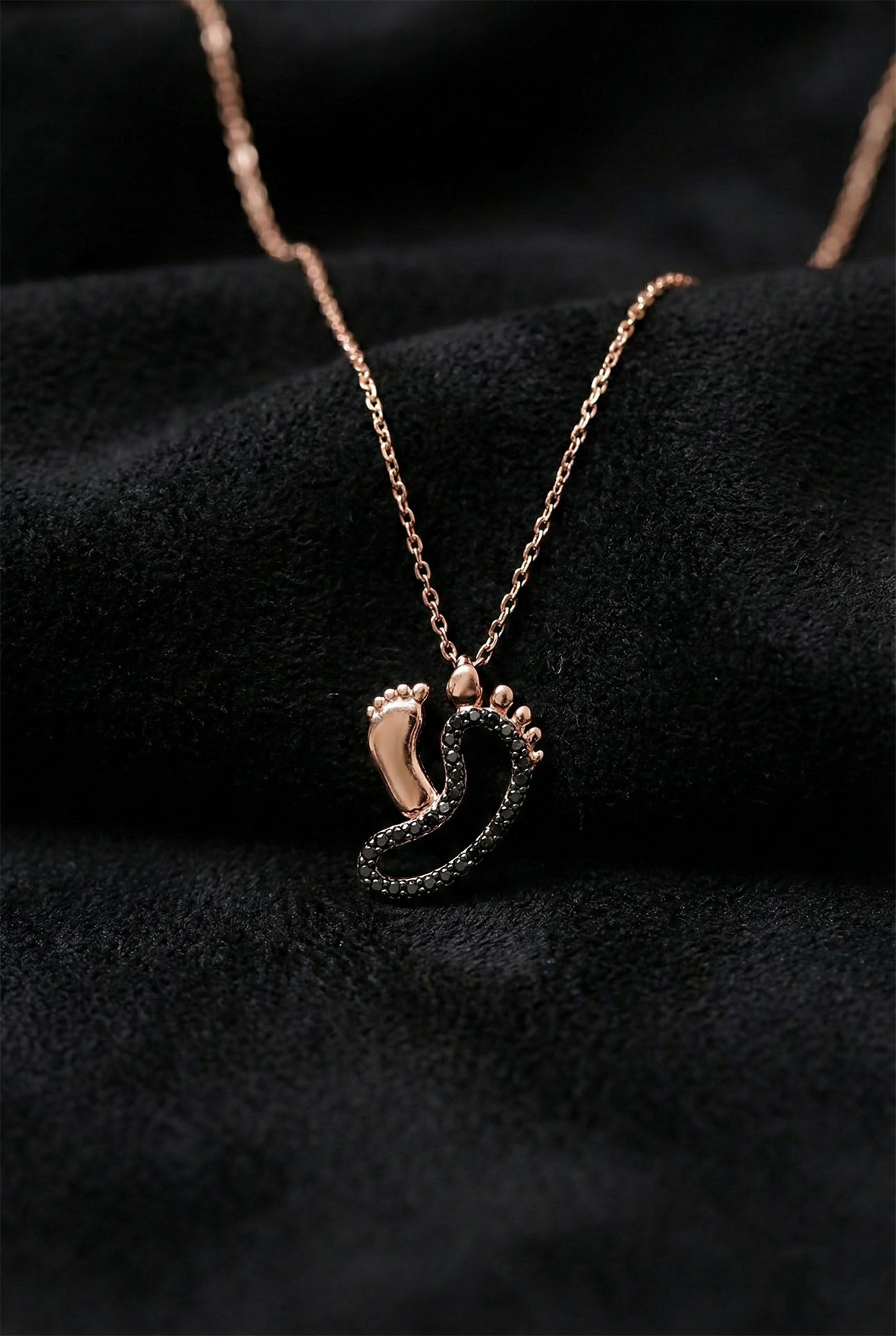 925 Ayar Oniks Taşlı Rose Anne Bebek Ayak İzi Gümüş Kolye