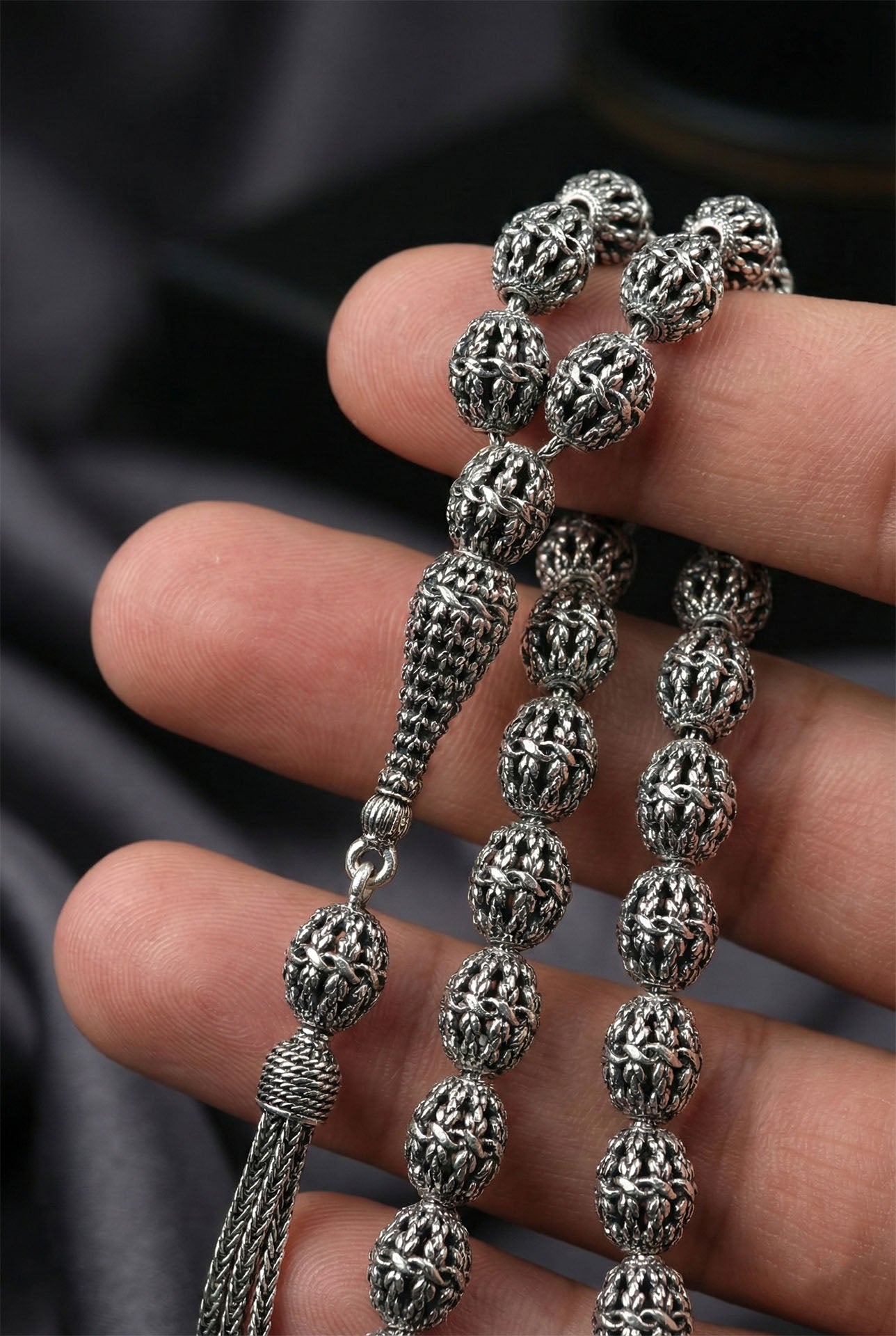 925 Ayar Oval Kesim 3 Kamçılı Damla Püskül Orta Boy Örgü İşlemeli Otantik Gümüş Tesbih