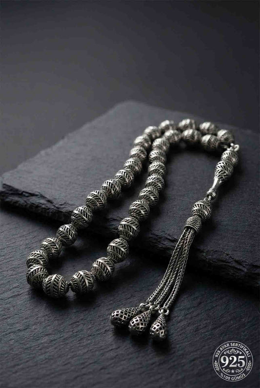 925 Ayar Oval Kesim 3 Kamçılı Püskül Orta Boy Çizgi Desenli Otantik Gümüş Tesbih