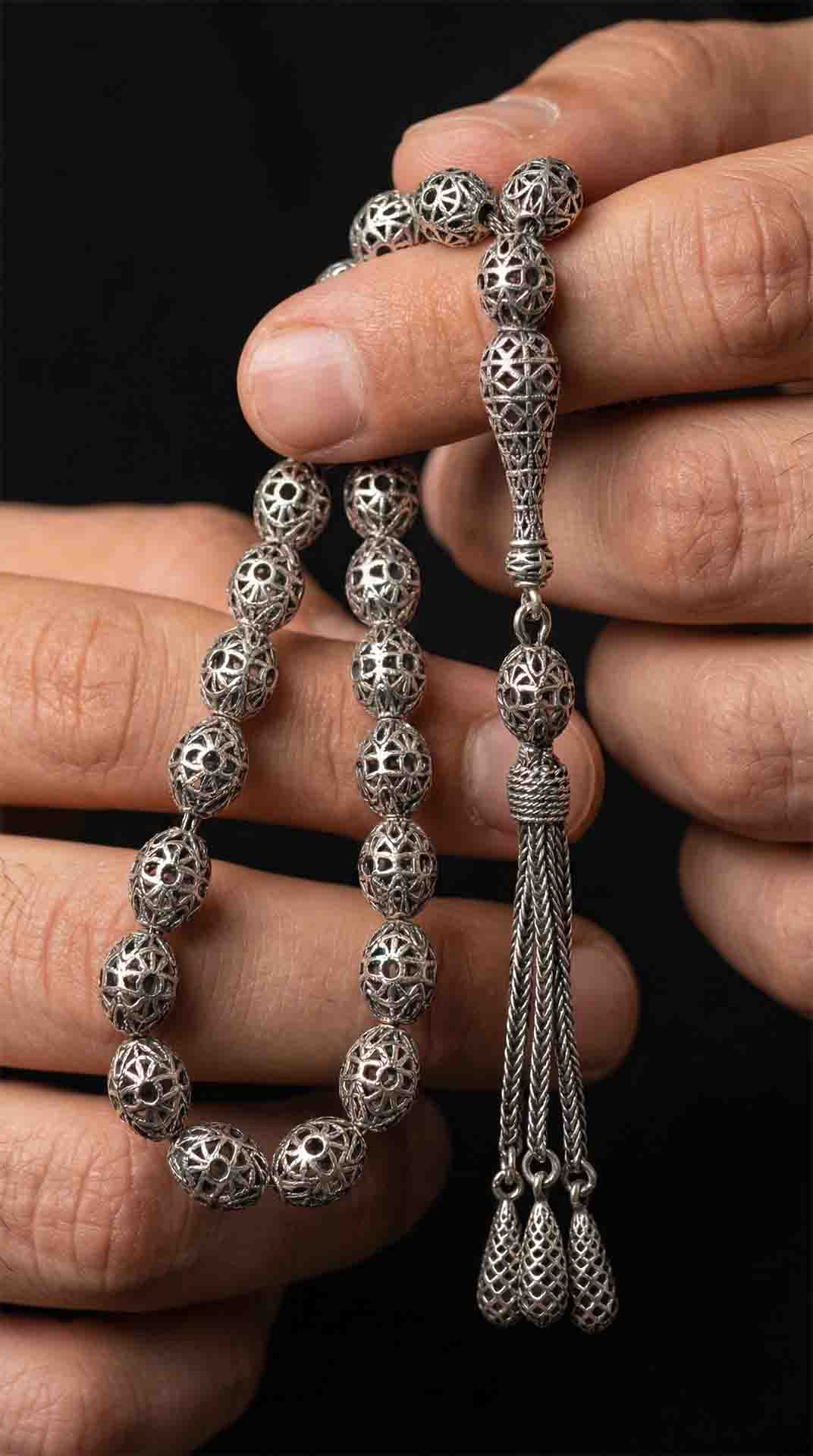 925 Ayar Oval Kesim 3 Kamçılı Püskül Orta Boy Füzyon İşlemeli Otantik Gümüş Tesbih