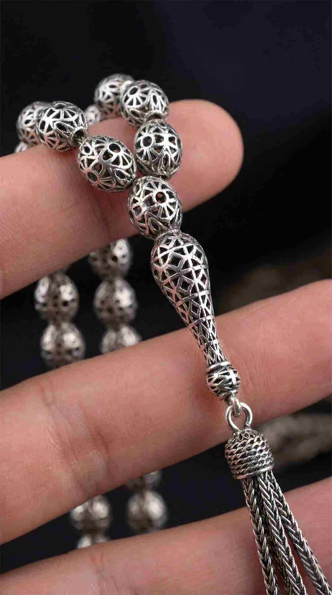 925 Ayar Oval Kesim 3 Kamçılı Püskül Orta Boy Füzyon İşlemeli Otantik Gümüş Tesbih