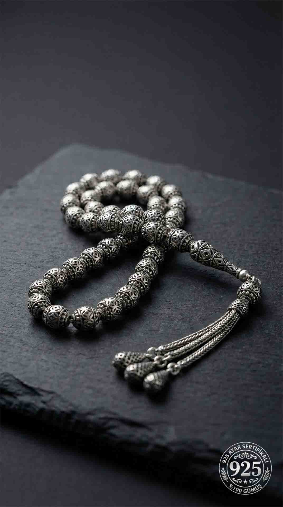 925 Ayar Oval Kesim 3 Kamçılı Püskül Orta Boy Karo Desen Otantik Gümüş Tesbih