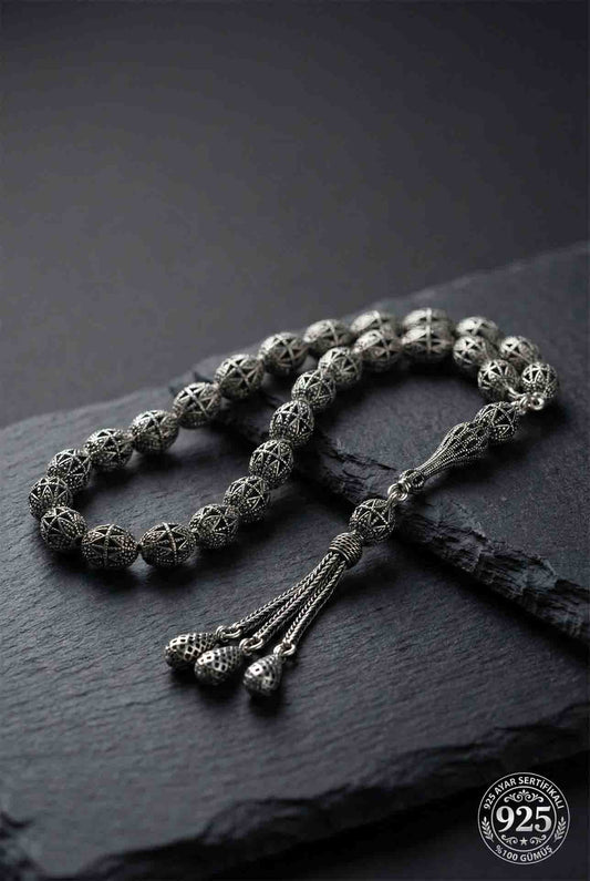 925 Ayar Oval Kesim 3 Kamçılı Püskül Orta Boy Karo Zırh Desenli Otantik Gümüş Tesbih