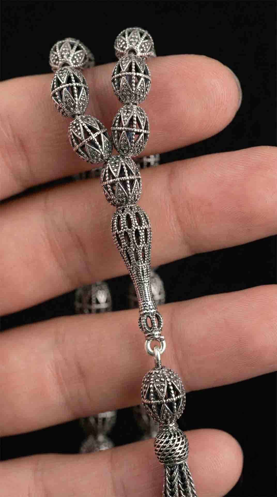 925 Ayar Oval Kesim 3 Kamçılı Püskül Orta Boy Karo Zırh Desenli Otantik Gümüş Tesbih