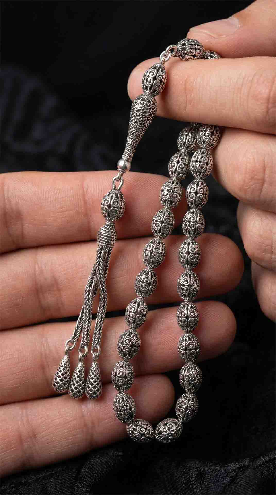 925 Ayar Oval Kesim 3 Kamçılı Püskül Orta Boy Lale Desenli Otantik Gümüş Tesbih