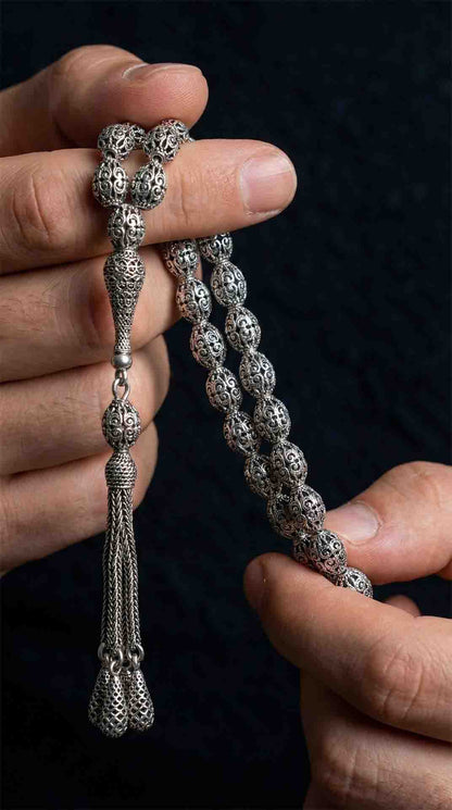 925 Ayar Oval Kesim 3 Kamçılı Püskül Orta Boy Lale Desenli Otantik Gümüş Tesbih