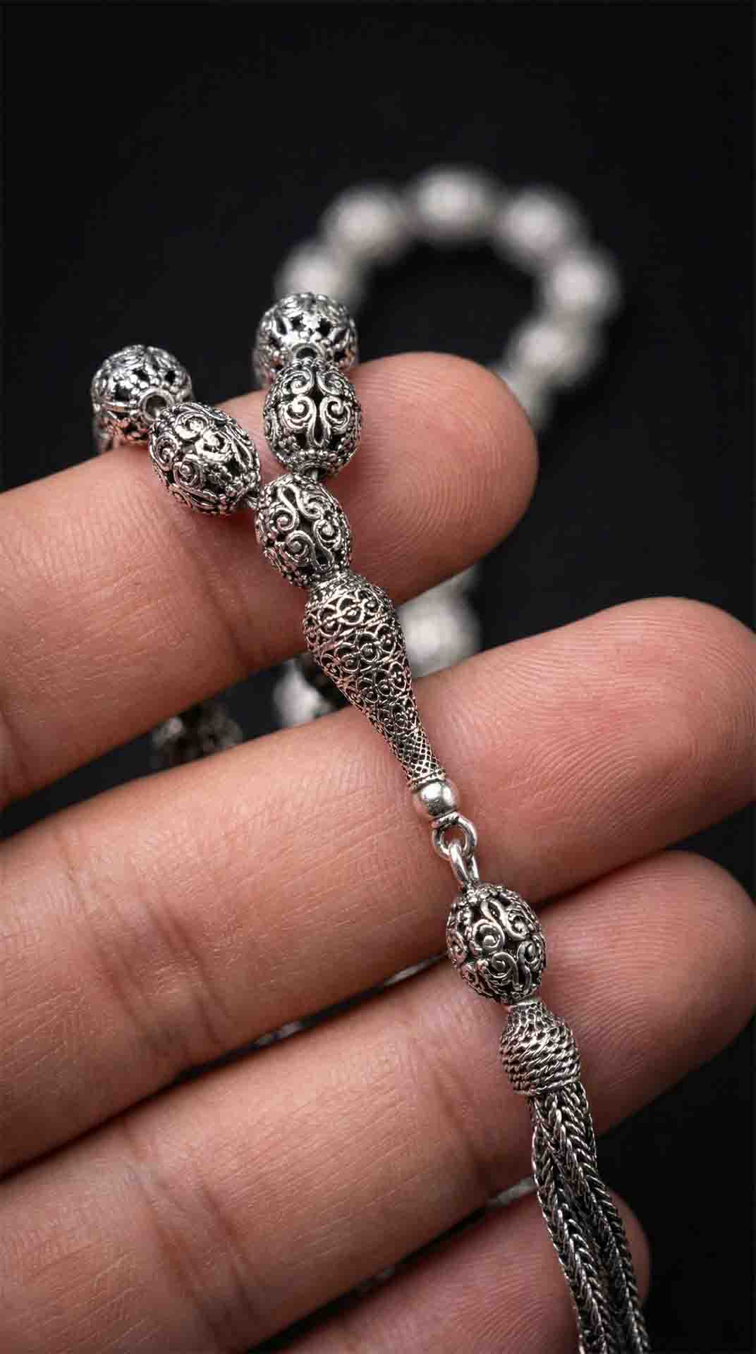 925 Ayar Oval Kesim 3 Kamçılı Püskül Orta Boy Lale Desenli Otantik Gümüş Tesbih