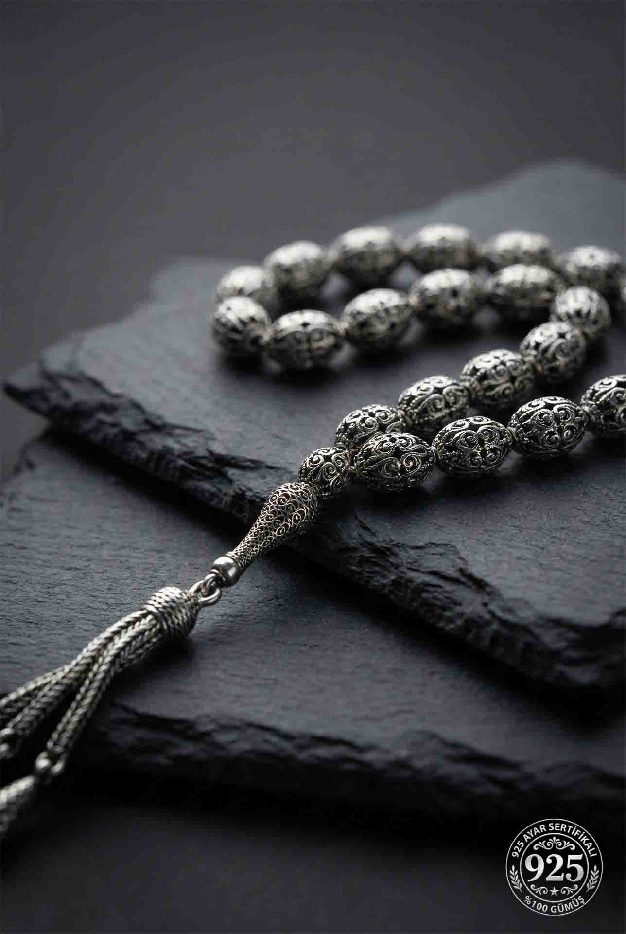 925 Ayar Oval Kesim 3 Kamçılı Püskül Orta Boy Lale Desenli Otantik Gümüş Tesbih