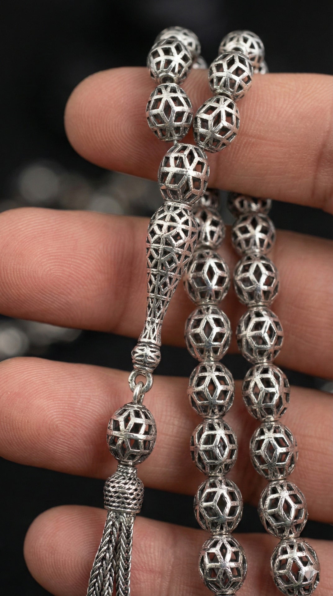 925 Ayar Oval Kesim 3 Kamçılı Püskül Orta Boy Modern İşlemeli Otantik Gümüş Tesbih