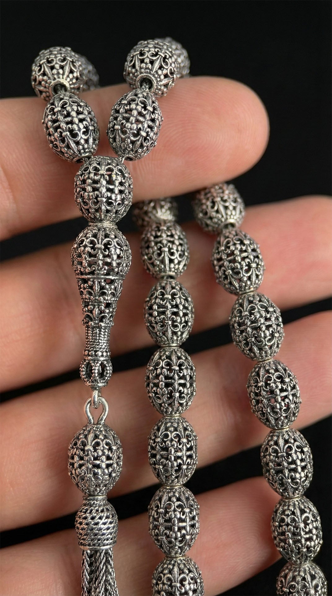 925 Ayar Oval Kesim 3 Kamçılı Püskül Orta Boy Örgü Desenli Otantik Gümüş Tesbih