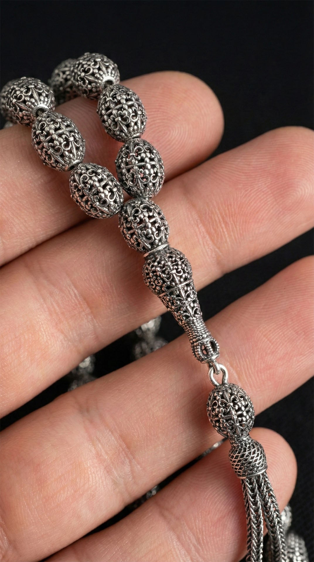 925 Ayar Oval Kesim 3 Kamçılı Püskül Orta Boy Örgü Desenli Otantik Gümüş Tesbih