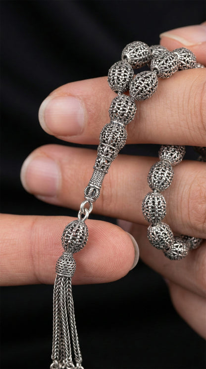 925 Ayar Oval Kesim 3 Kamçılı Püskül Orta Boy Örgü Desenli Otantik Gümüş Tesbih