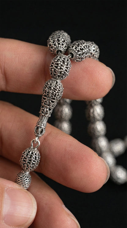 925 Ayar Oval Kesim 3 Kamçılı Püskül Orta Boy Örgü Desenli Otantik Gümüş Tesbih