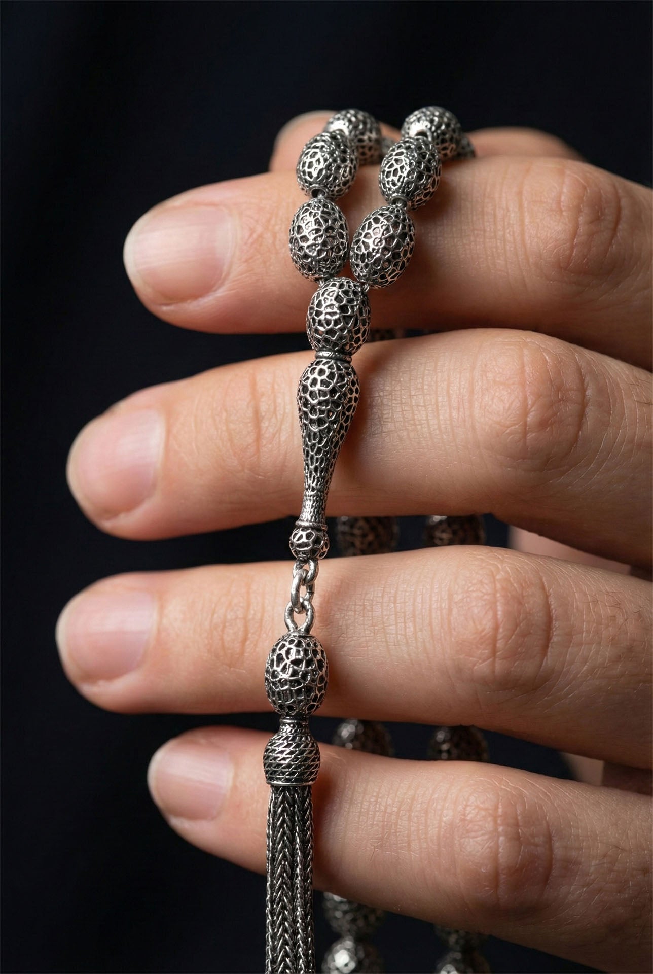 925 Ayar Oval Kesim 3 Kamçılı Püskül Orta Boy Petek İşlemeli Otantik Gümüş Tesbih