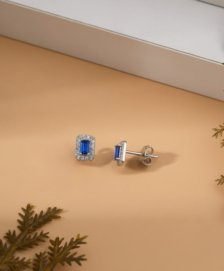 925 Ayar Rodyum Baget Kesim Safir Taşlı Minimal Günlük Gümüş Küpe