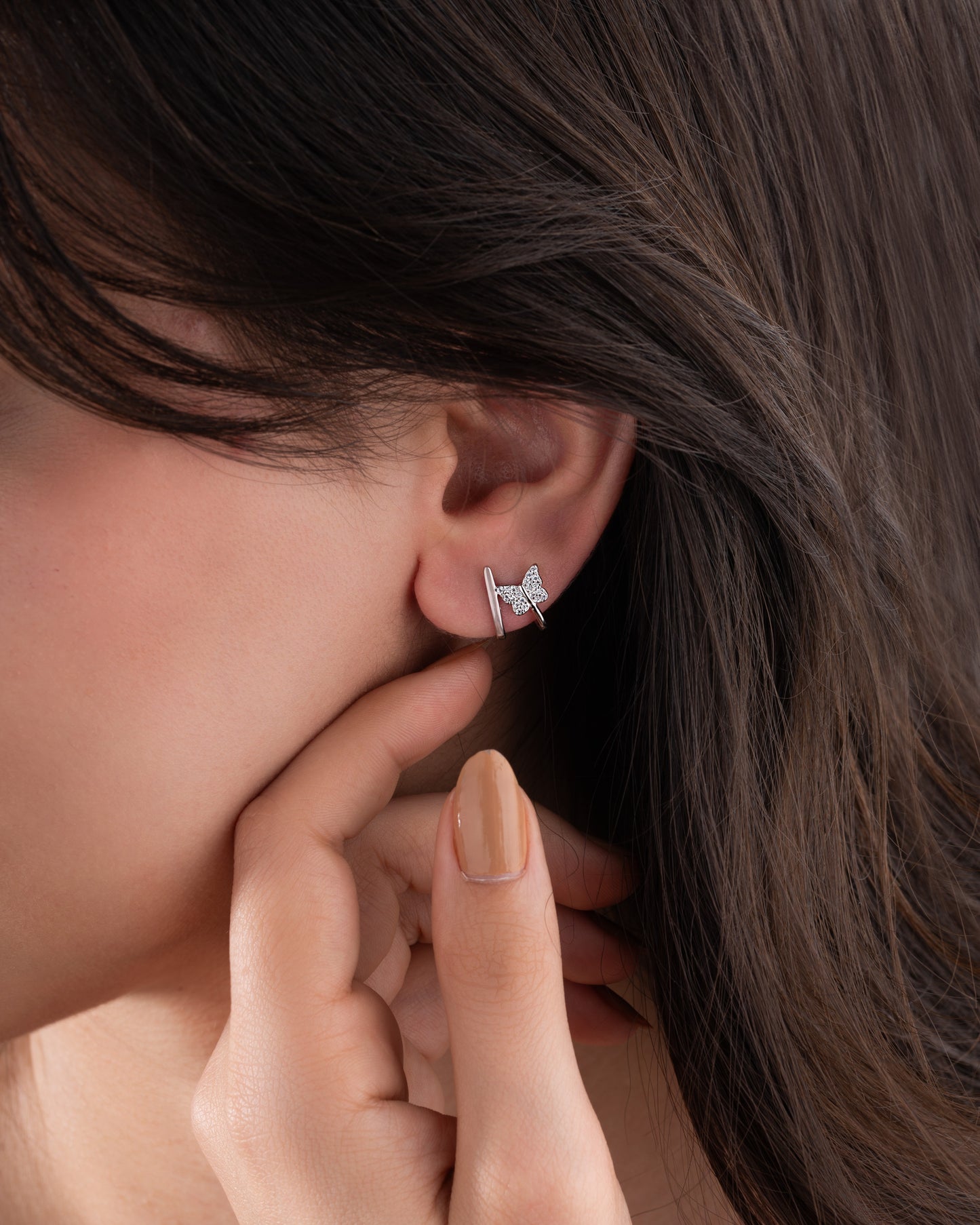 925 Ayar Rodyum Kelebek Motifli Piercing Görünümlü Çivili Gümüş Küpe (Çift Kullanım)