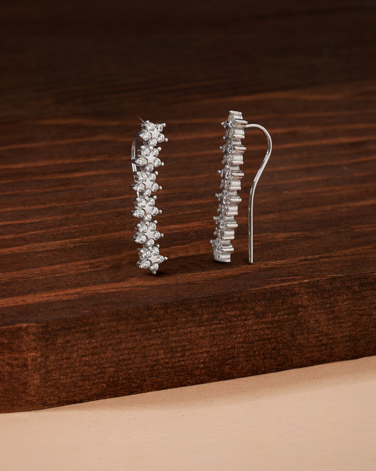 925 Ayar Rodyum Sıralı Yıldız Yatay Sarmaşık Gümüş Küpe