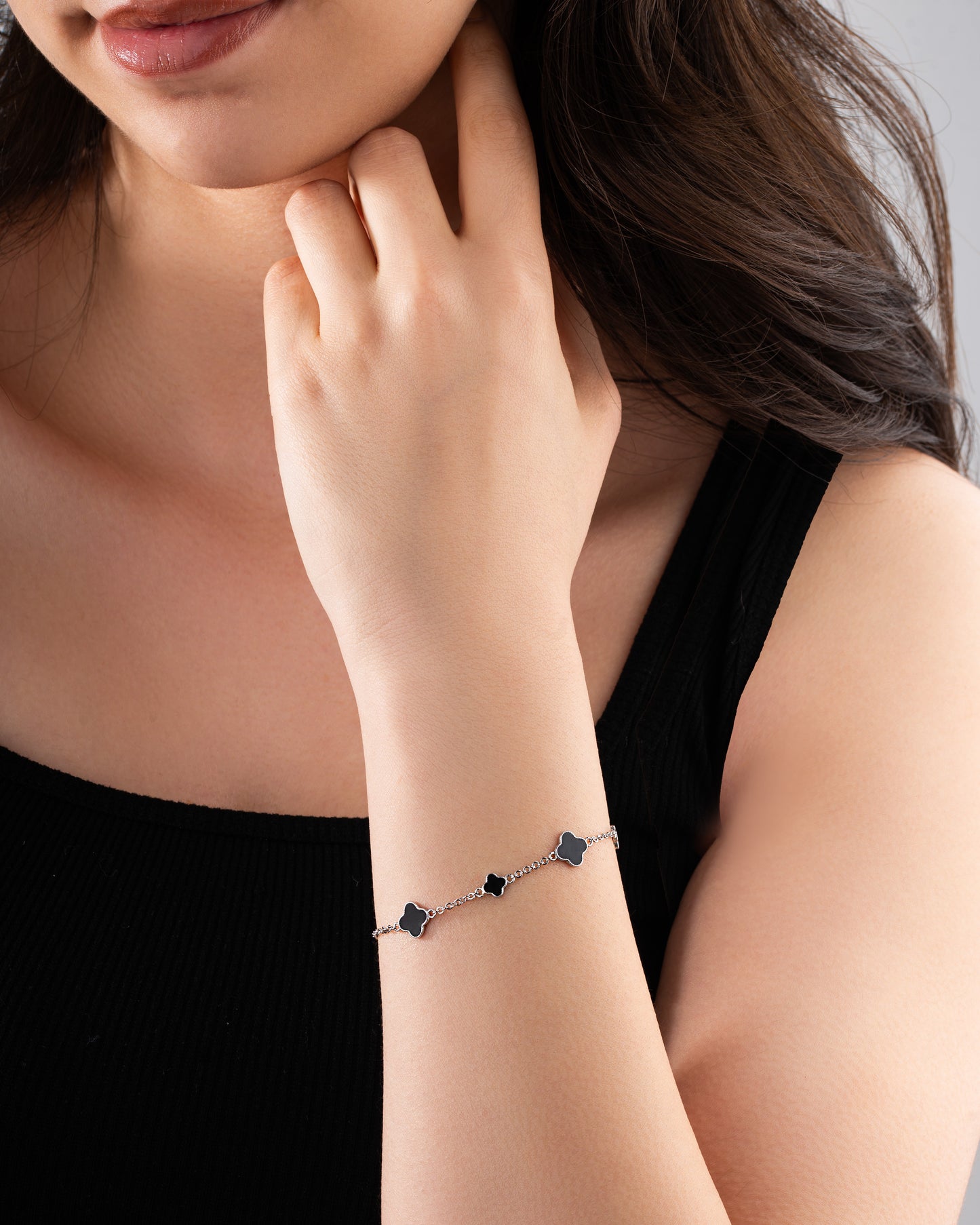 925 Ayar Rodyum Siyah Mineli Yonca Charm Gümüş Bileklik