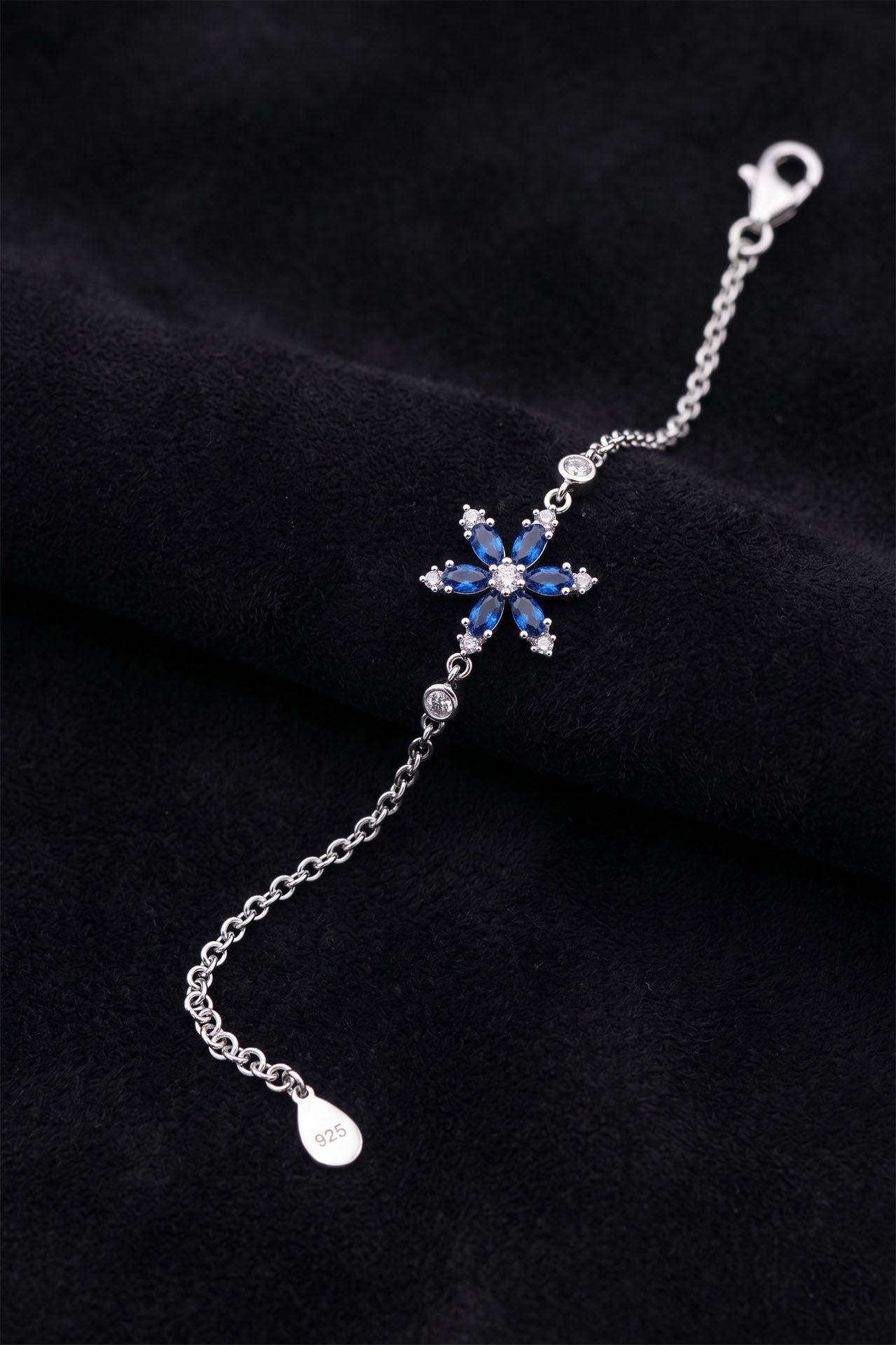 925 Ayar Safir Taşlı Rodyum Lotus Çiçeği Gümüş Bileklik