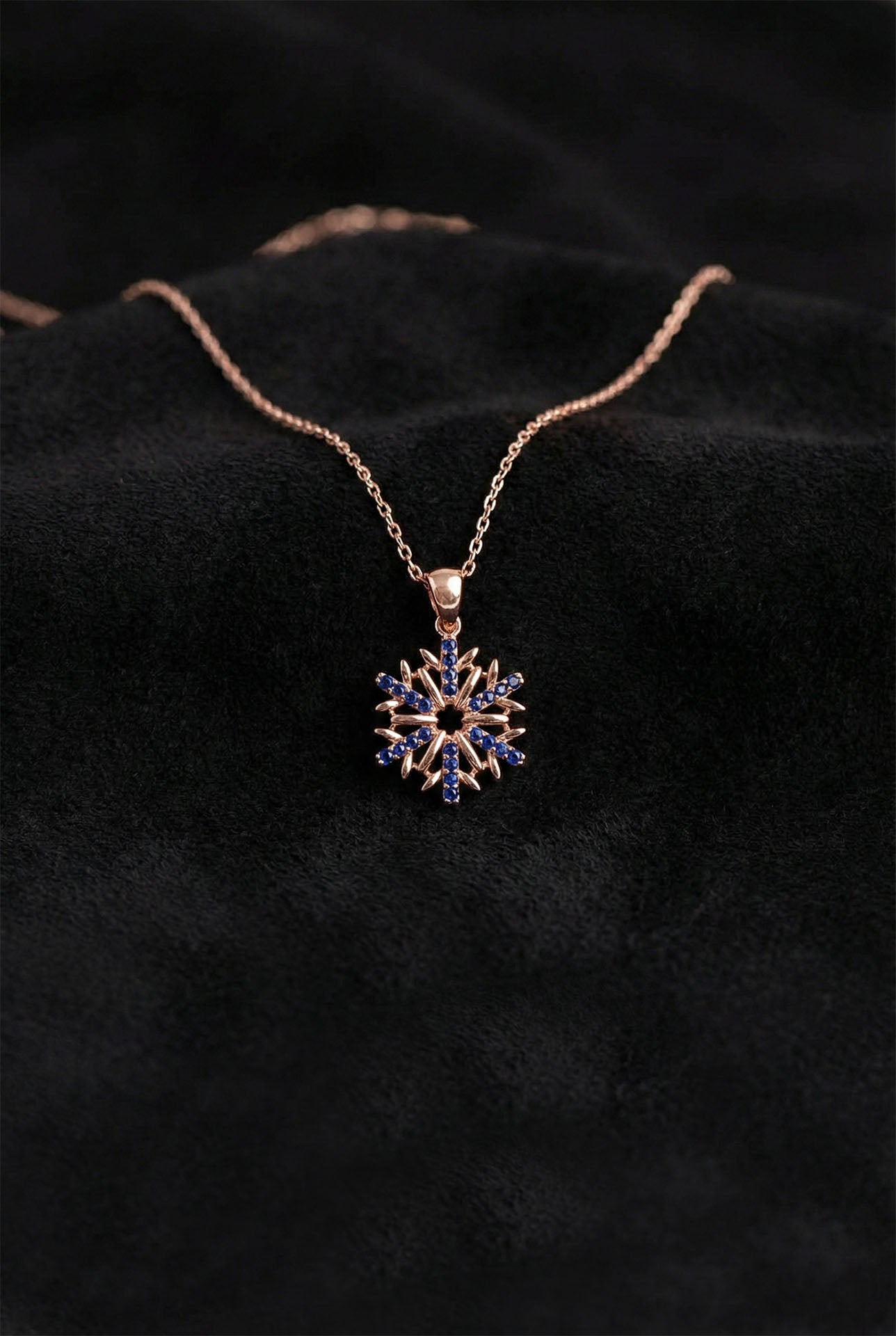 925 Ayar Safir Taşlı Rose Kar Tanesi Gümüş Kolye