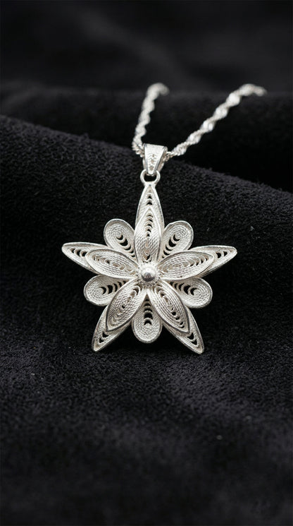 925 Ayar Telkari El İşçiliği Nergis Çiçeği 3 Boyutlu Gümüş Kolye